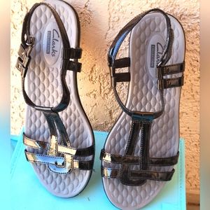 Clark's shinny black sandals